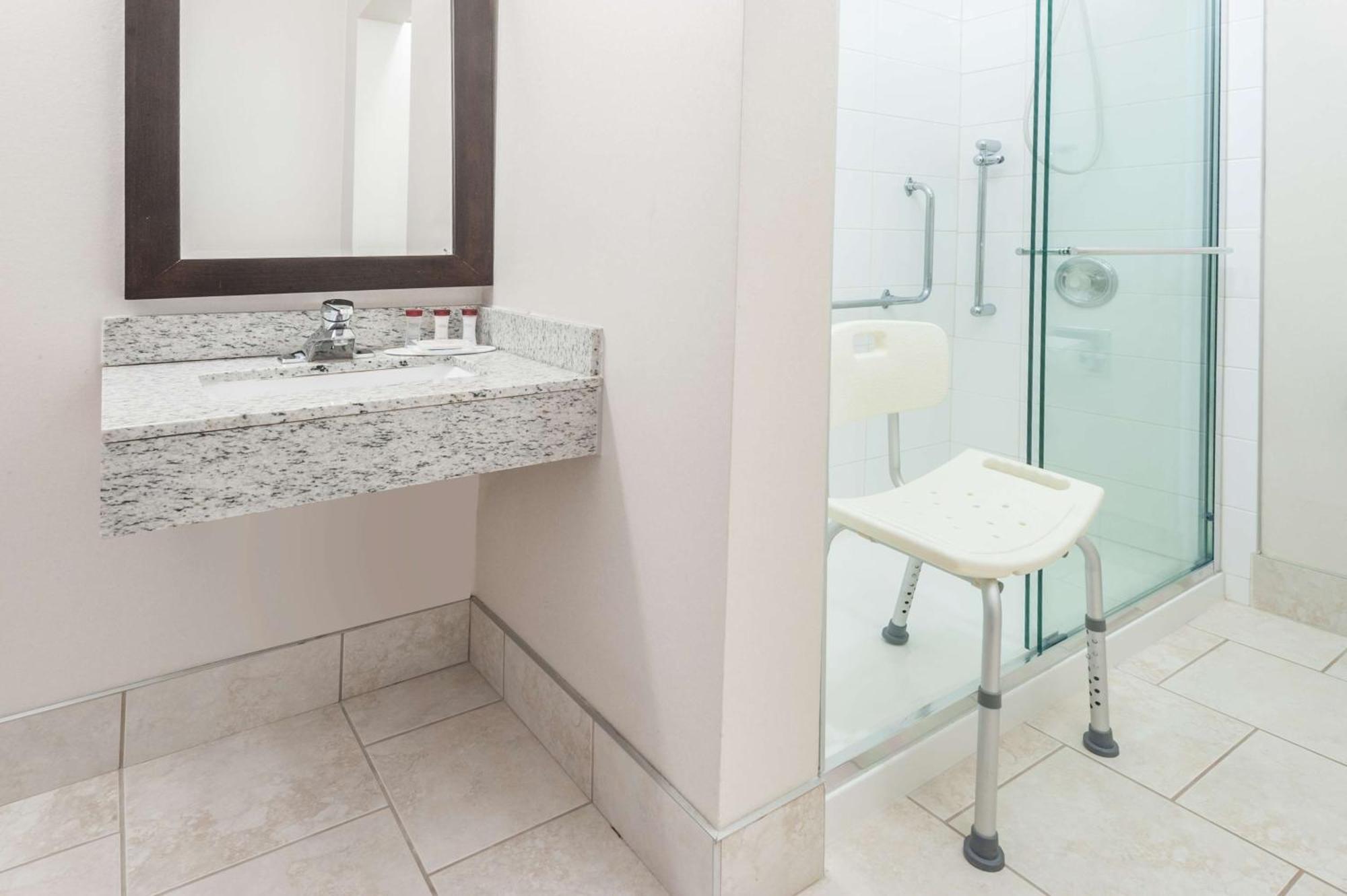 Ramada By Wyndham Edmonton South Hotel Luaran gambar