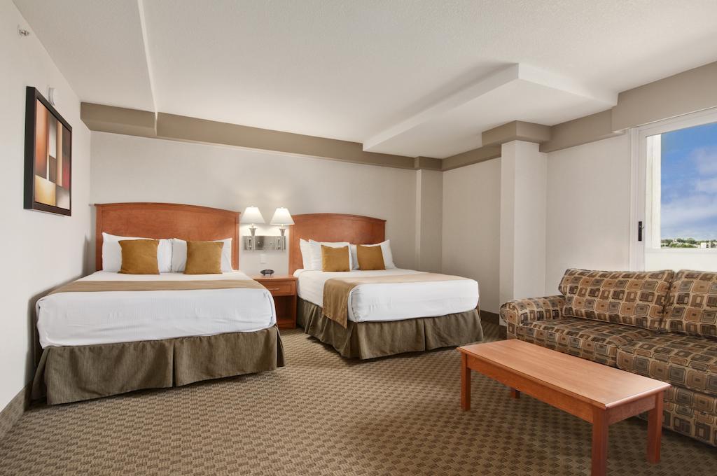 Ramada By Wyndham Edmonton South Hotel Bilik gambar