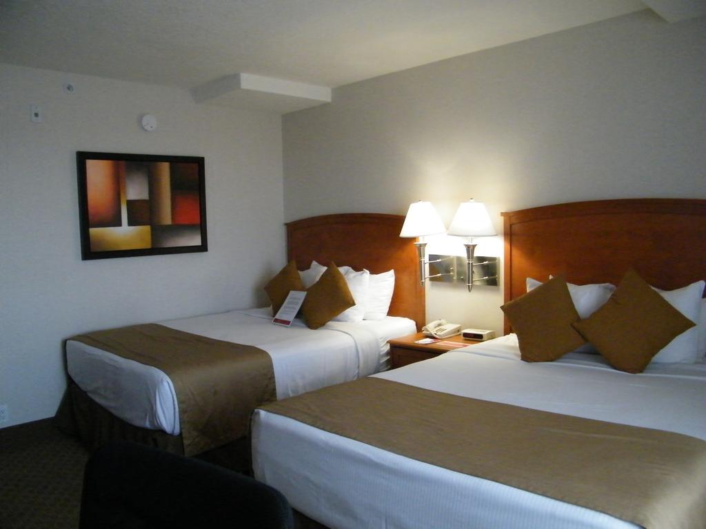 Ramada By Wyndham Edmonton South Hotel Bilik gambar