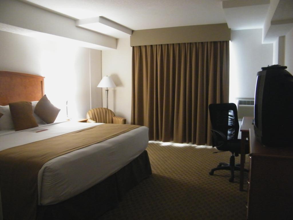 Ramada By Wyndham Edmonton South Hotel Bilik gambar