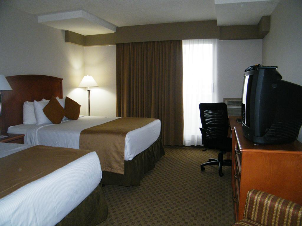Ramada By Wyndham Edmonton South Hotel Bilik gambar