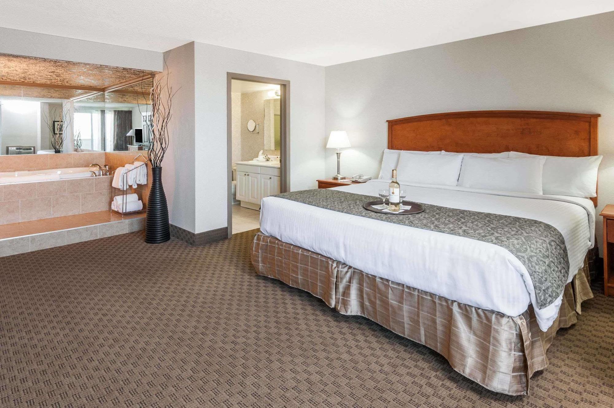 Ramada By Wyndham Edmonton South Hotel Luaran gambar