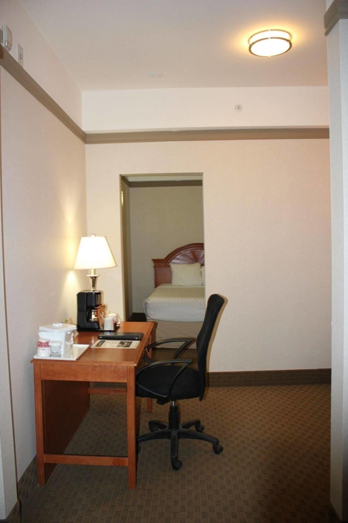 Ramada By Wyndham Edmonton South Hotel Luaran gambar