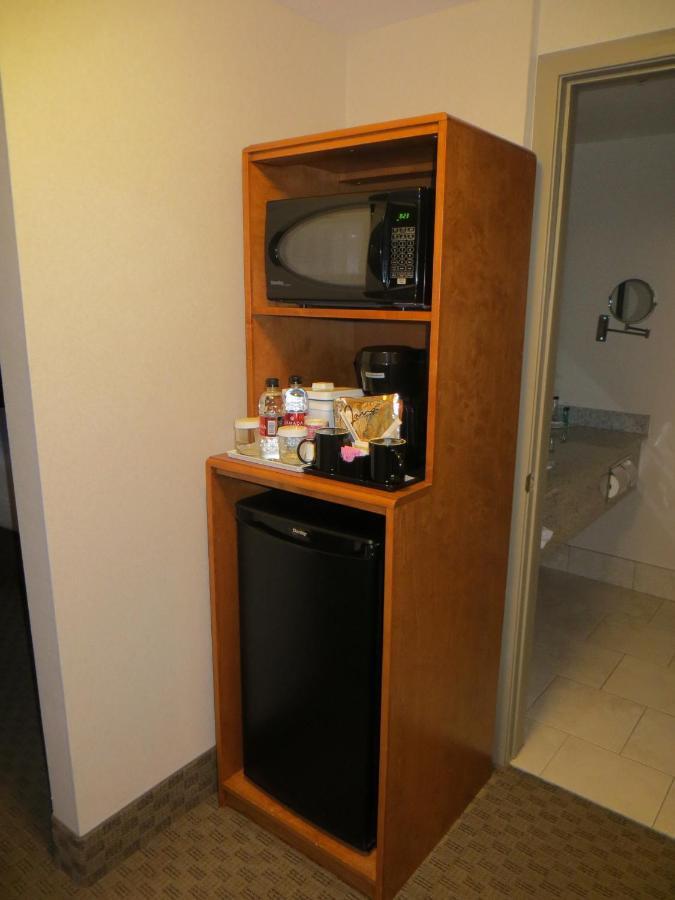 Ramada By Wyndham Edmonton South Hotel Bilik gambar