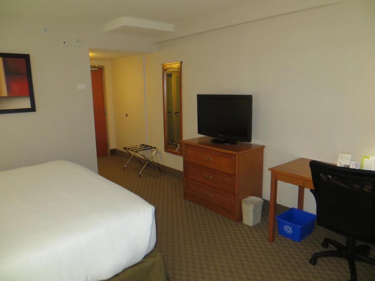 Ramada By Wyndham Edmonton South Hotel Bilik gambar